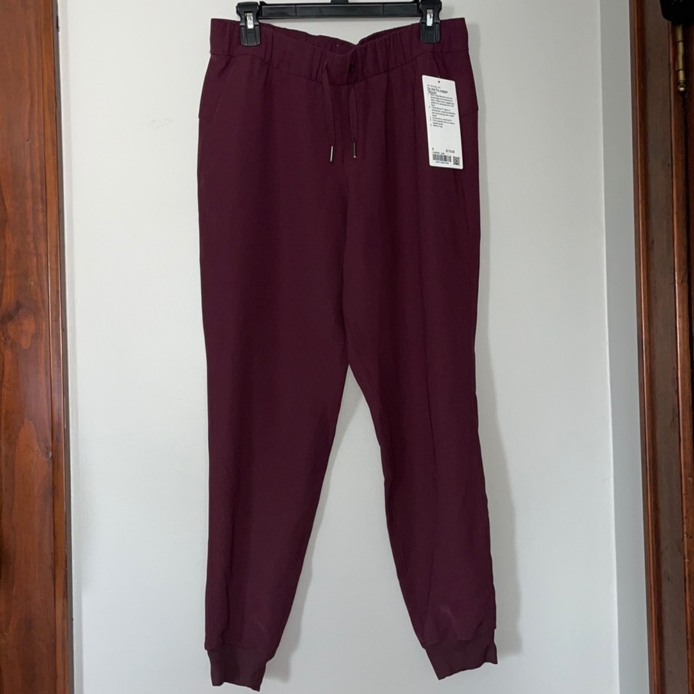Lululemon On The Fly Jogger NWT 8